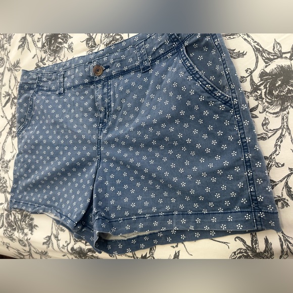 Maurice’s Floral Shorts - Picture 1 of 4